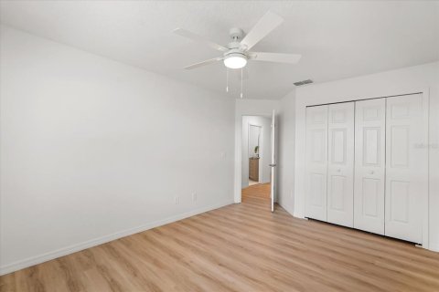House in Clermont, Florida 4 bedrooms, 242.47 sq.m. № 2112140 - photo 25