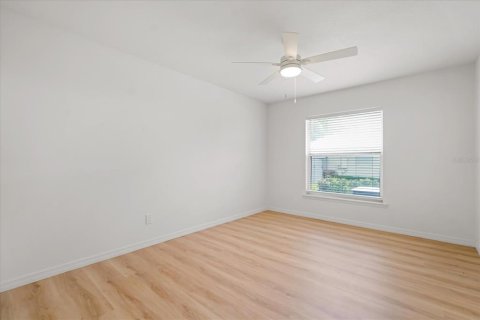 House in Clermont, Florida 4 bedrooms, 242.47 sq.m. № 2112140 - photo 24