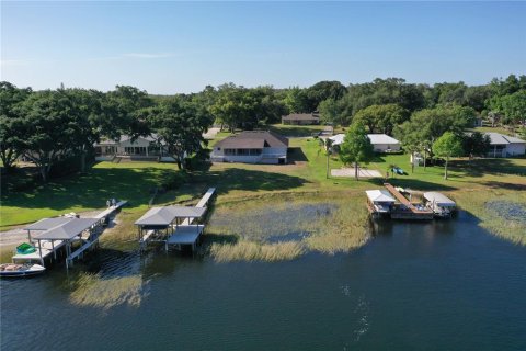 House in Clermont, Florida 4 bedrooms, 242.47 sq.m. № 2112140 - photo 2