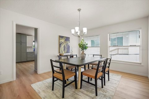 House in Clermont, Florida 4 bedrooms, 242.47 sq.m. № 2112140 - photo 7