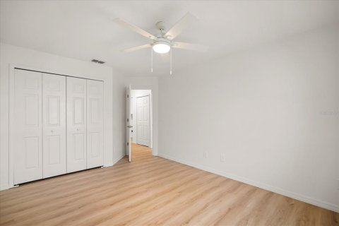 House in Clermont, Florida 4 bedrooms, 242.47 sq.m. № 2112140 - photo 23