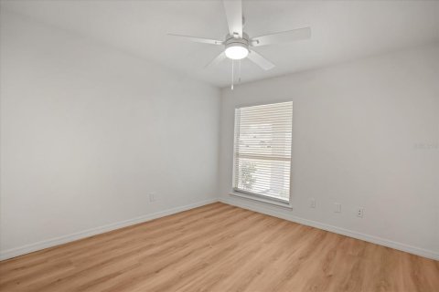 House in Clermont, Florida 4 bedrooms, 242.47 sq.m. № 2112140 - photo 29