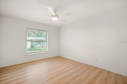 House in Clermont, Florida 4 bedrooms, 242.47 sq.m. № 2112140 - photo 22