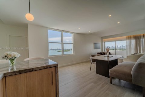 Condominio en venta en Miami Beach, Florida, 2 dormitorios, 128.3 m2 № 1982560 - foto 7