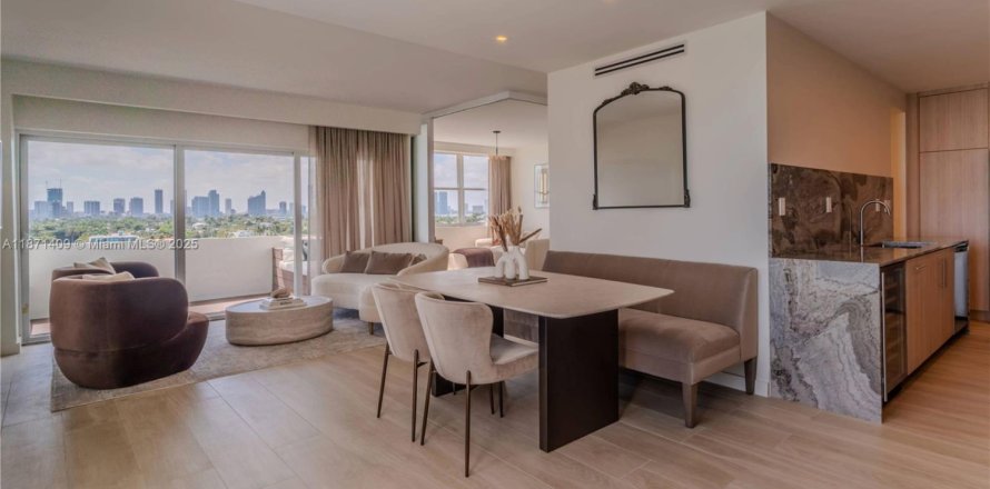 Condominio en Miami Beach, Florida, 2 dormitorios  № 1982560