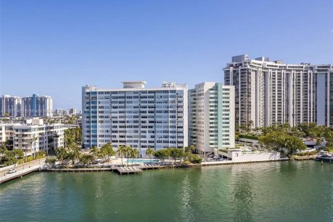 Condominio en venta en Miami Beach, Florida, 2 dormitorios, 128.3 m2 № 1982560 - foto 25