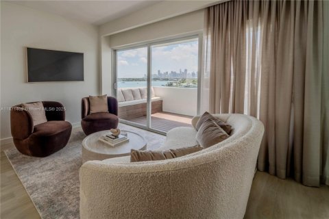 Condominio en venta en Miami Beach, Florida, 2 dormitorios, 128.3 m2 № 1982560 - foto 2