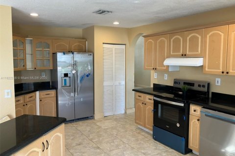Villa ou maison à vendre à Miami, Floride: 4 chambres, 222.87 m2 № 1785704 - photo 4