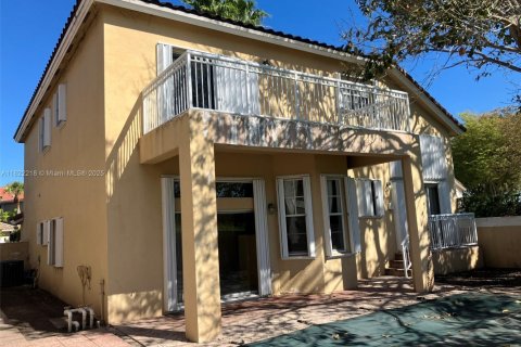 Villa ou maison à vendre à Miami, Floride: 4 chambres, 222.87 m2 № 1785704 - photo 2