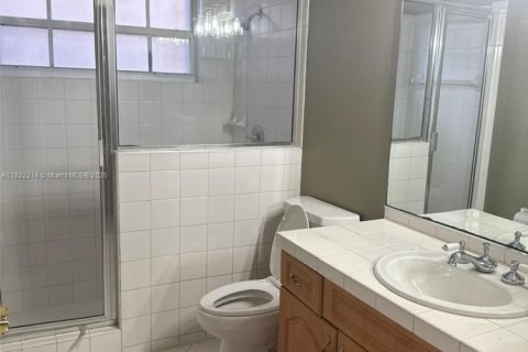 Villa ou maison à vendre à Miami, Floride: 4 chambres, 222.87 m2 № 1785704 - photo 11