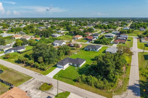 House in Lehigh Acres, Florida 3 bedrooms, 148.64 sq.m. № 2107626 - photo 9