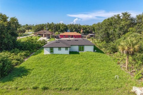 House in Lehigh Acres, Florida 3 bedrooms, 148.64 sq.m. № 2107626 - photo 13