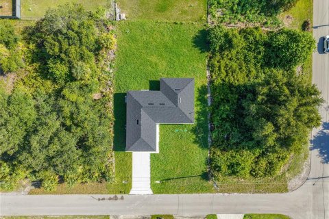 House in Lehigh Acres, Florida 3 bedrooms, 148.64 sq.m. № 2107626 - photo 11