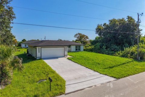 House in Lehigh Acres, Florida 3 bedrooms, 148.64 sq.m. № 2107626 - photo 5