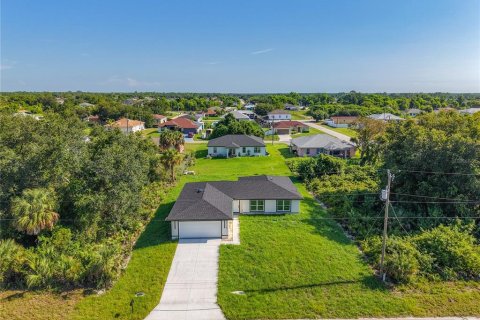 House in Lehigh Acres, Florida 3 bedrooms, 148.64 sq.m. № 2107626 - photo 6