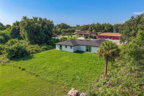 House in Lehigh Acres, Florida 3 bedrooms, 148.64 sq.m. № 2107626 - photo 14