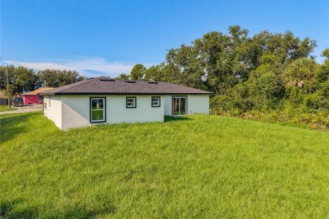 House in Lehigh Acres, Florida 3 bedrooms, 148.64 sq.m. № 2107626 - photo 17