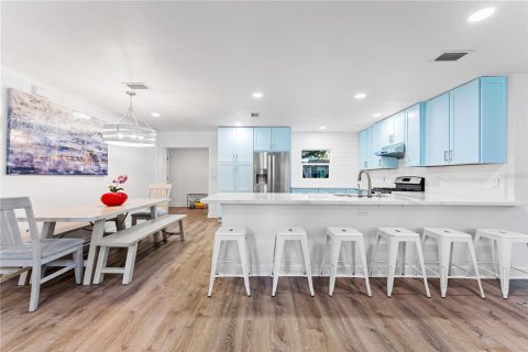 House in Sarasota, Florida 4 bedrooms, 209.22 sq.m. № 1721673 - photo 7