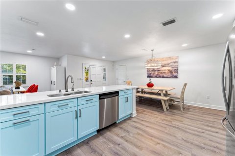 House in Sarasota, Florida 4 bedrooms, 209.22 sq.m. № 1721673 - photo 6