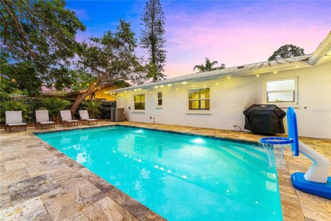 House in Sarasota, Florida 4 bedrooms, 209.22 sq.m. № 1721673 - photo 2