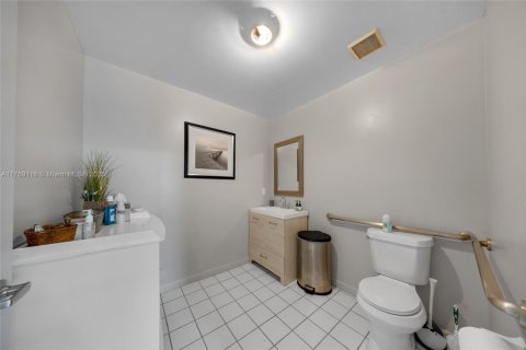 Commercial property in Medley, Florida № 1691168 - photo 18