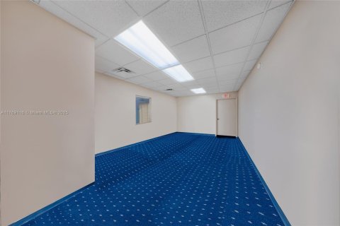 Commercial property in Medley, Florida № 1691168 - photo 12