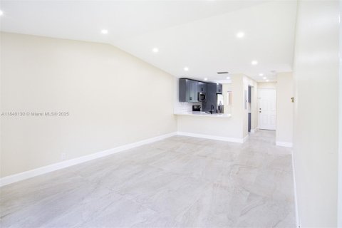 Condominio en alquiler en Boca Raton, Florida, 2 dormitorios, 84.73 m2 № 1981283 - foto 11