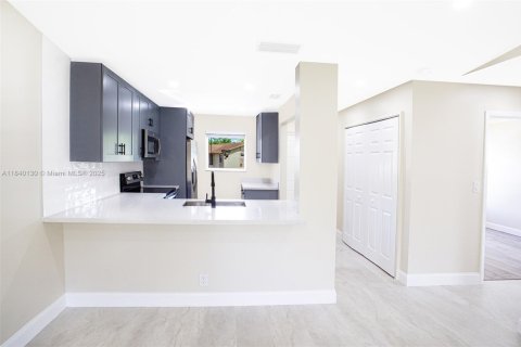 Condominio en alquiler en Boca Raton, Florida, 2 dormitorios, 84.73 m2 № 1981283 - foto 5