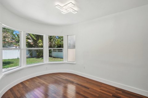 Купить виллу или дом в Серфсайд, Флорида 3 спальни, 116.78м2, № 2049634 - фото 7