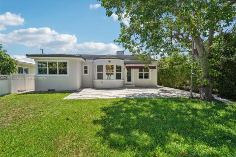 Купить виллу или дом в Серфсайд, Флорида 3 спальни, 116.78м2, № 2049634 - фото 26