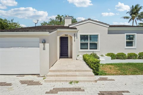 Дом в Серфсайд, Флорида 3 спальни, 116.78м2 № 2049634