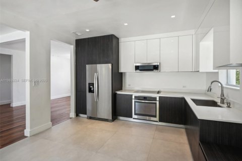 Купить виллу или дом в Серфсайд, Флорида 3 спальни, 116.78м2, № 2049634 - фото 10