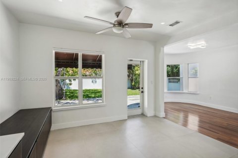 Купить виллу или дом в Серфсайд, Флорида 3 спальни, 116.78м2, № 2049634 - фото 12