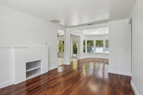 Купить виллу или дом в Серфсайд, Флорида 3 спальни, 116.78м2, № 2049634 - фото 4