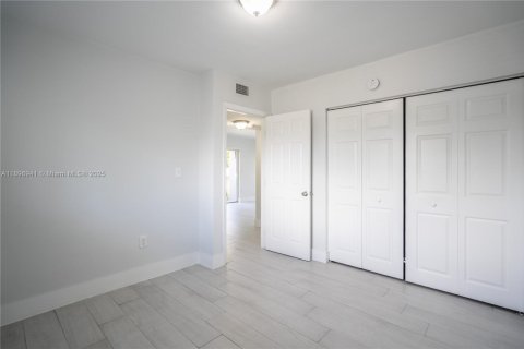 Apartment in Miami, Florida 2 bedrooms, 74.32 sq.m. № 1948250 - photo 16