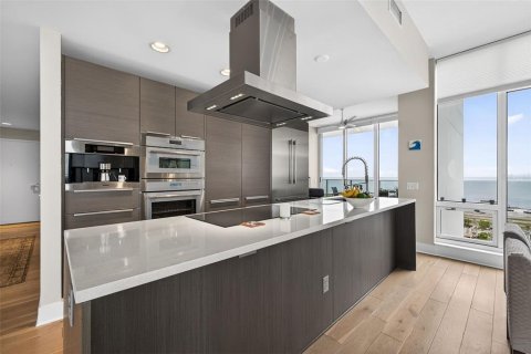 Condo in Saint Petersburg, Florida, 3 bedrooms  № 2240011 - photo 10