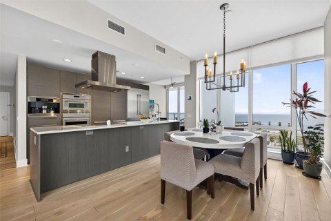 Condo in Saint Petersburg, Florida, 3 bedrooms  № 2240011 - photo 9