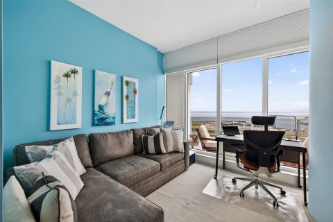 Condo in Saint Petersburg, Florida, 3 bedrooms  № 2240011 - photo 19