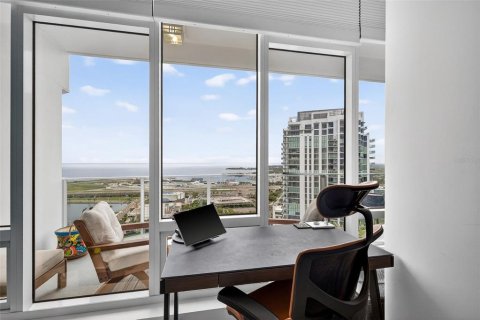 Condo in Saint Petersburg, Florida, 3 bedrooms  № 2240011 - photo 20