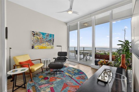 Condo in Saint Petersburg, Florida, 3 bedrooms  № 2240011 - photo 17