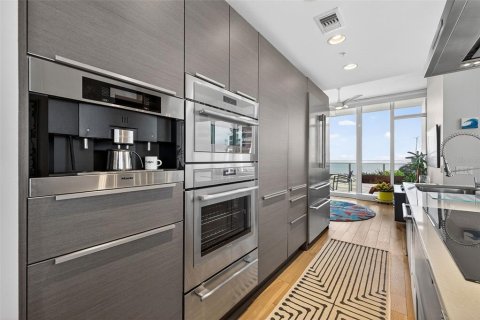 Condo in Saint Petersburg, Florida, 3 bedrooms  № 2240011 - photo 13