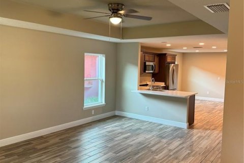 House in Eustis, Florida 3 bedrooms, 119.29 sq.m. № 1517746 - photo 2