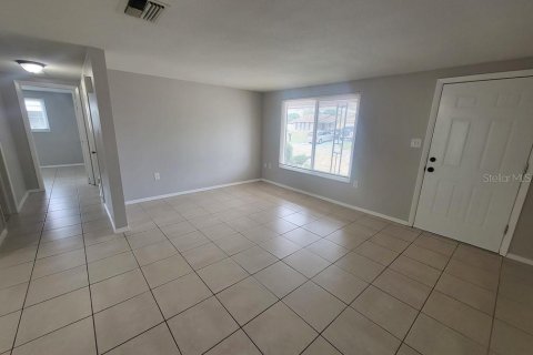 House in Port Richey, Florida 3 bedrooms, 106.28 sq.m. № 1911803 - photo 4