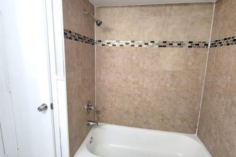 Casa en alquiler en Port Richey, Florida, 3 dormitorios, 106.28 m2 № 1911803 - foto 14