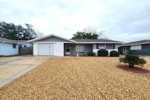 Casa en alquiler en Port Richey, Florida, 3 dormitorios, 106.28 m2 № 1911803 - foto 1