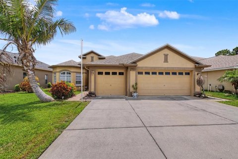 Villa ou maison à Holiday, Floride 4 chambres, 219.81 m2 № 2200151
