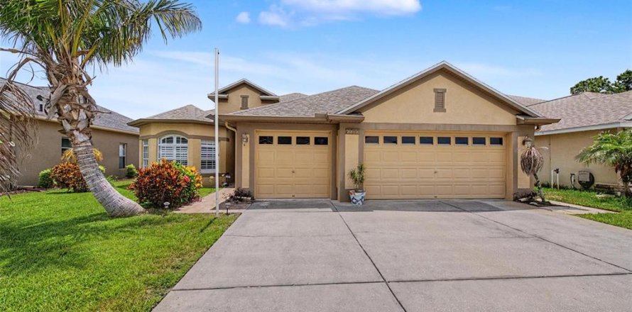 Villa ou maison à Holiday, Floride 4 chambres, 219.81 m2 № 2200151