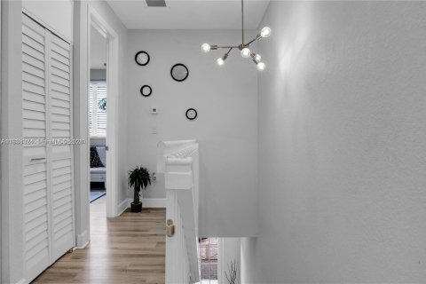 Townhouse in Pembroke Pines, Florida 2 bedrooms, 131.92 sq.m. № 1995873 - photo 6