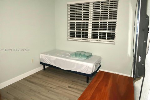 Townhouse in Pembroke Pines, Florida 2 bedrooms, 131.92 sq.m. № 1995873 - photo 9