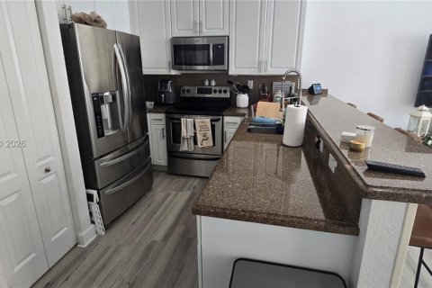 Townhouse in Pembroke Pines, Florida 2 bedrooms, 131.92 sq.m. № 1995873 - photo 2